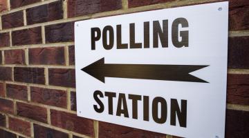 Sign saying polling station